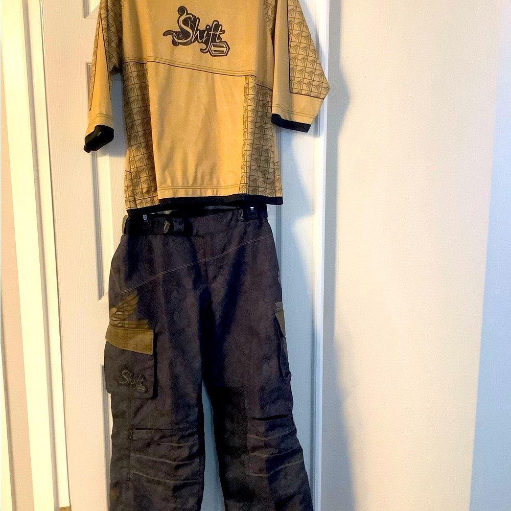 Shift Racing Gear Set in Tan and Black